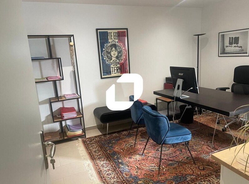 Office in Montreuil to rent - Interior Photo - Image 2 of 7