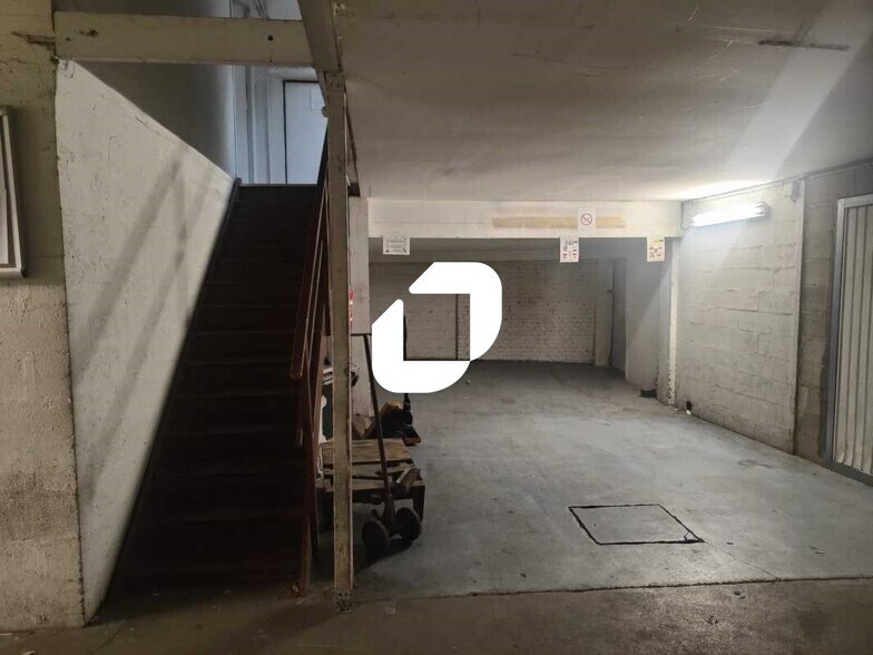 Light Industrial in Clichy to rent - Building Photo - Image 3 of 9
