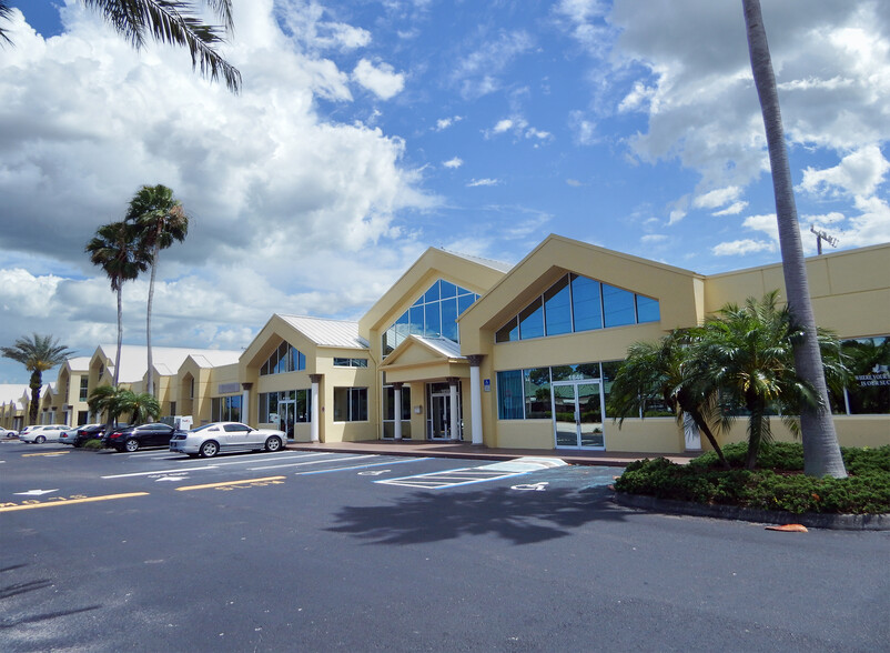 1800-1900 SE Port Saint Lucie Blvd, Port Saint Lucie, FL for rent - Building Photo - Image 1 of 25