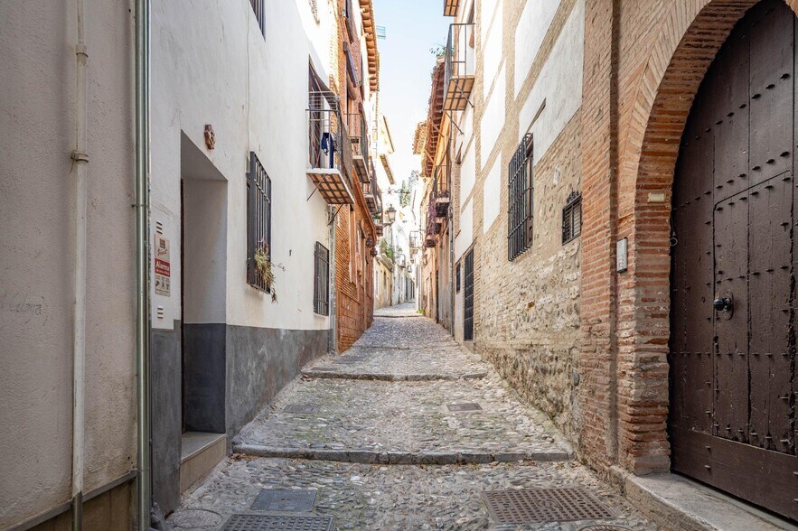 Calle Gumiel de San Pedro, 4, Granada, Granada for sale - Building Photo - Image 3 of 50