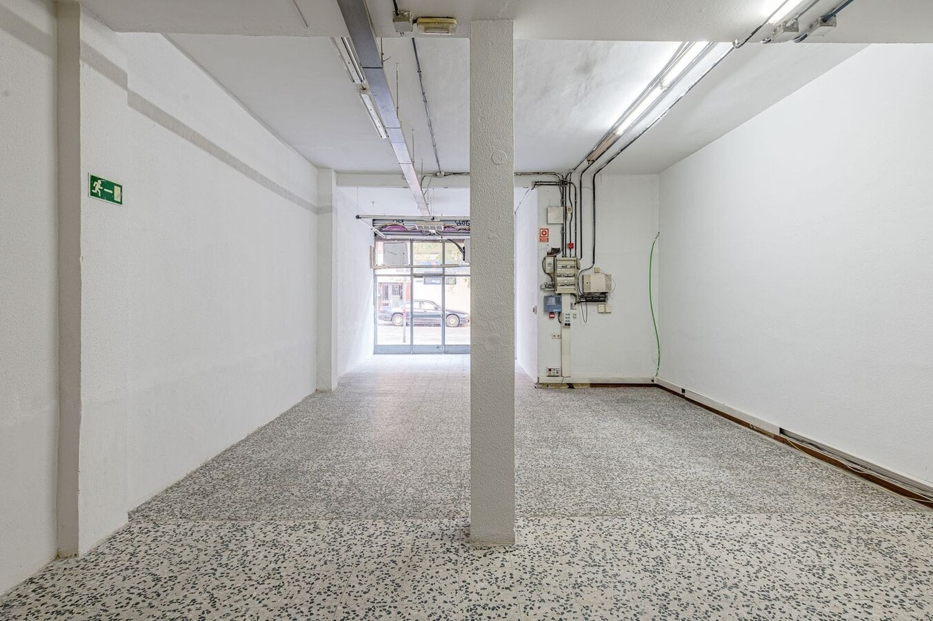 Madrid, MAD 28017 - Unit 1 - - Interior Photo - Image 2 of 5