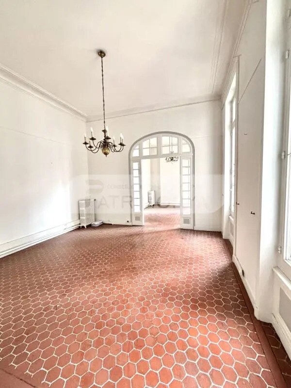 Office in Marseille to rent Interior Photo- Image 1 of 12