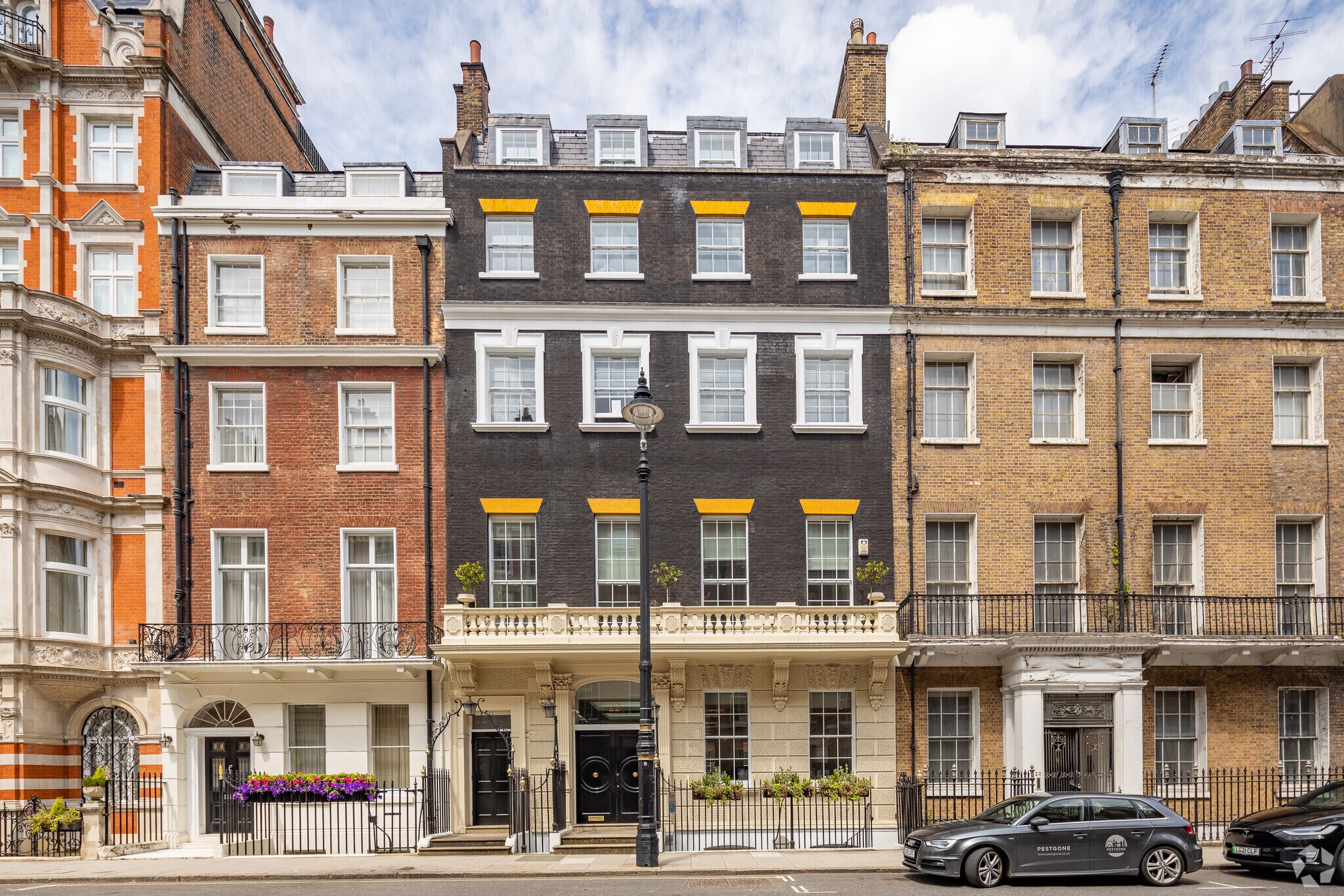 22 Hill St, London to rent Building Photo- Image 1 of 6