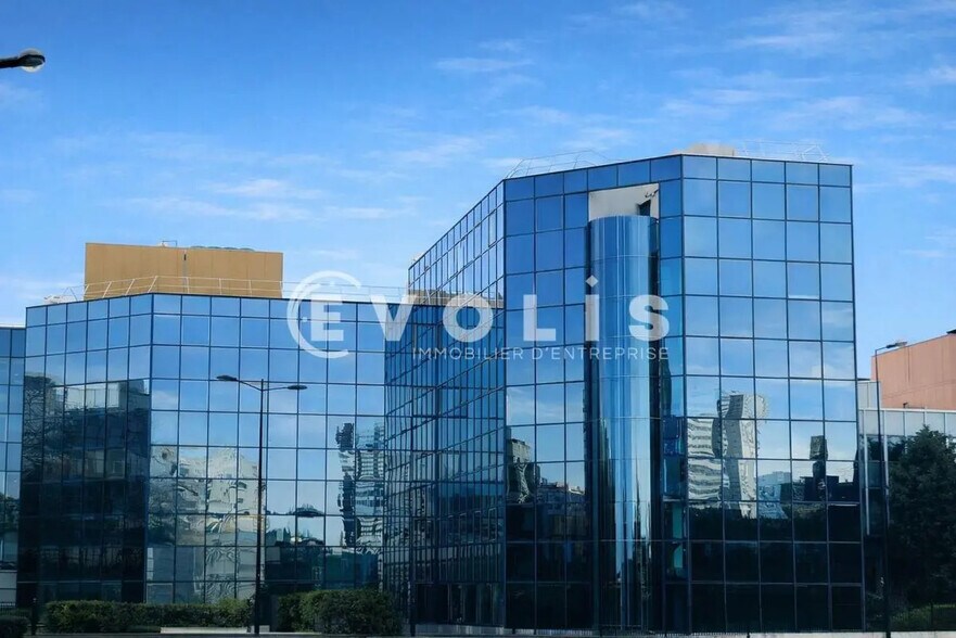 Office in Fontenay-sous-Bois to rent - Building Photo - Image 1 of 11