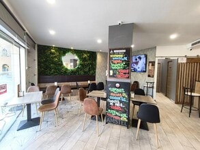 Retail in Barcelona, Barcelona to rent Interior Photo- Image 2 of 12