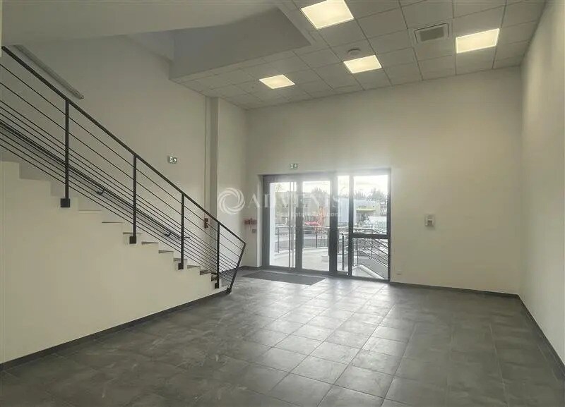 Industrial in Garges-lès-Gonesse to rent Building Photo- Image 1 of 8