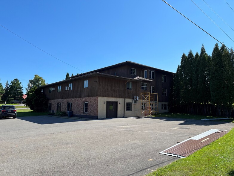 90 Units - Kaneb Apartments portfolio of 2 properties for sale on LoopNet.co.uk - Building Photo - Image 3 of 3