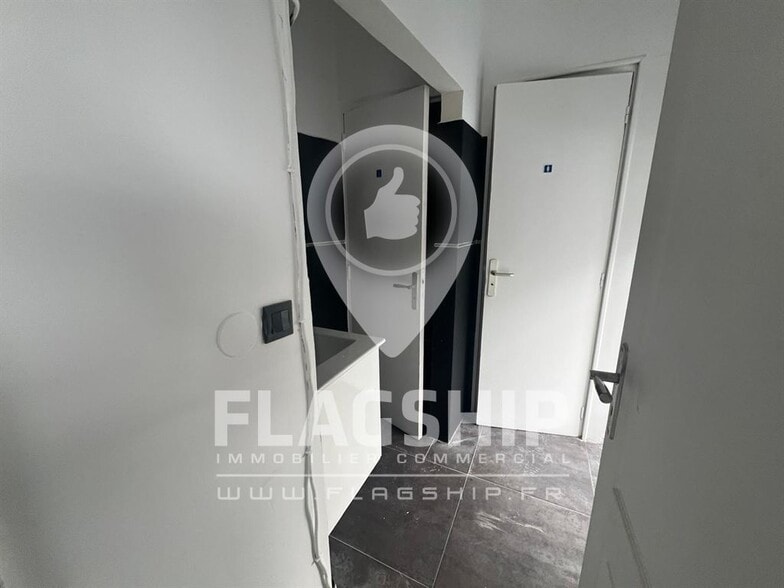 Retail in Paris to rent - Interior Photo - Image 2 of 9