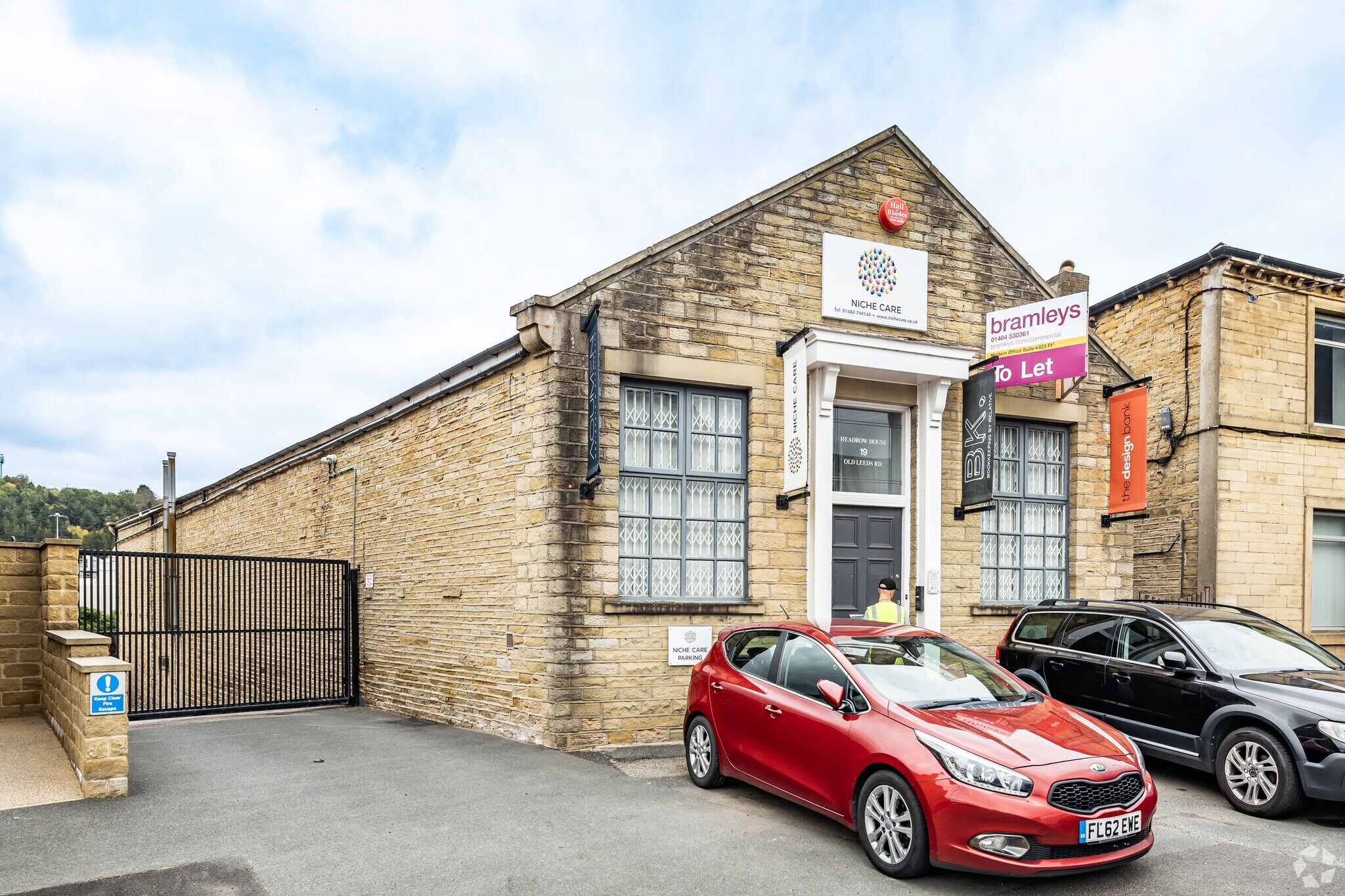 19 Old Leeds Road, Huddersfield for sale Primary Photo- Image 1 of 1