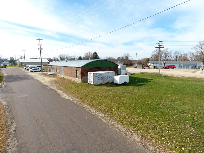 514 Railroad Ave, Viroqua, WI for sale - Building Photo - Image 2 of 41