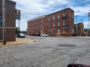 505 W Side Sq, Clinton, IL for sale Building Photo- Image 1 of 1