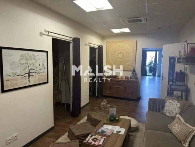 Office in Villefranche-sur-Saône to rent - Interior Photo - Image 2 of 5