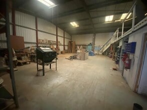 8 Seymer Close, Shillingstone to rent Interior Photo- Image 2 of 6