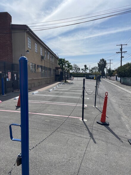 8755 Woodman Ave, Pacoima, CA to rent - Building Photo - Image 3 of 4