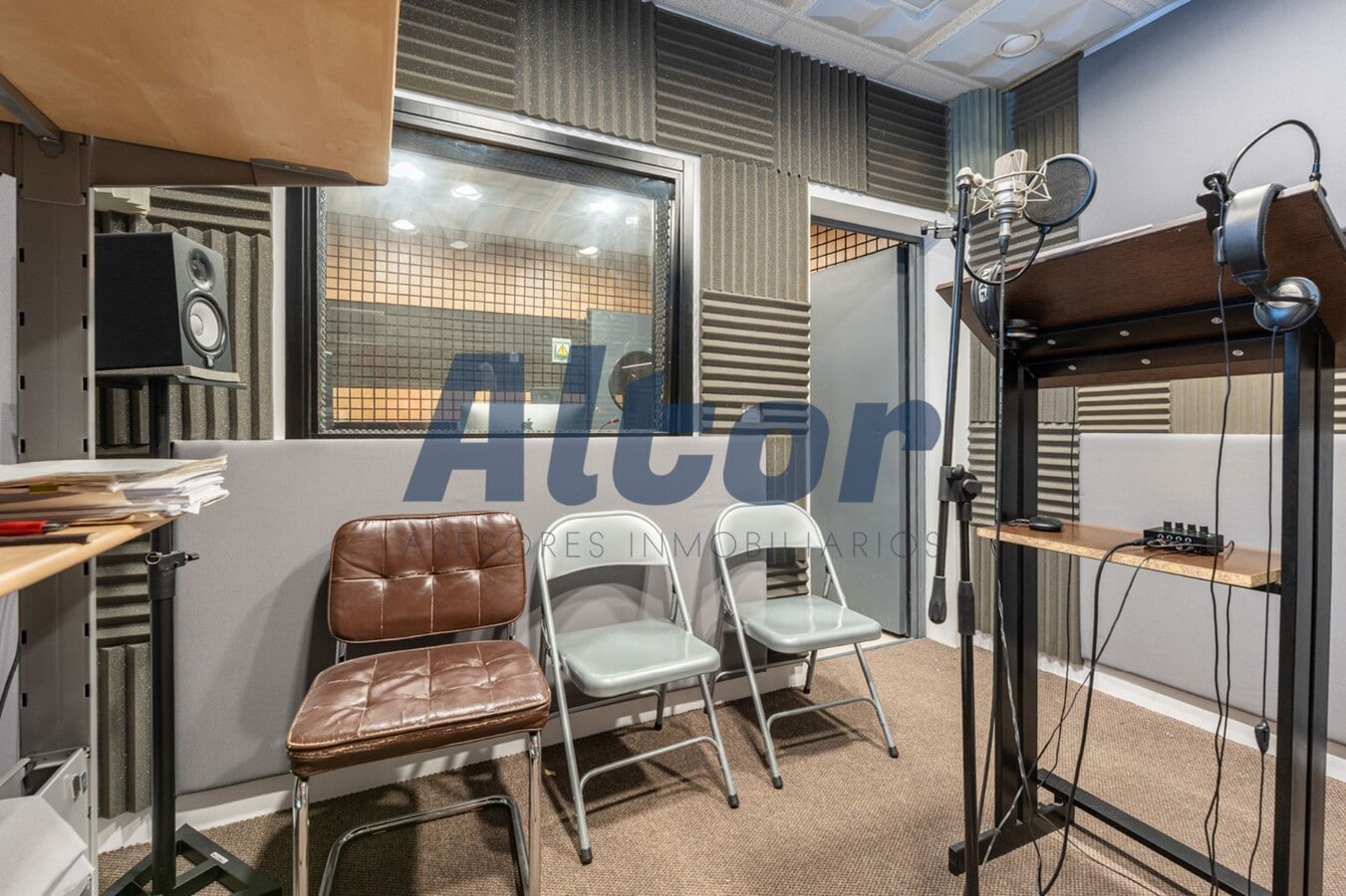 Madrid, MAD 28028 - Unit - - - Interior Photo - Image 2 of 7
