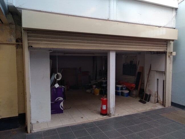 More details for Connaught Rd, Brookwood - Retail to Rent