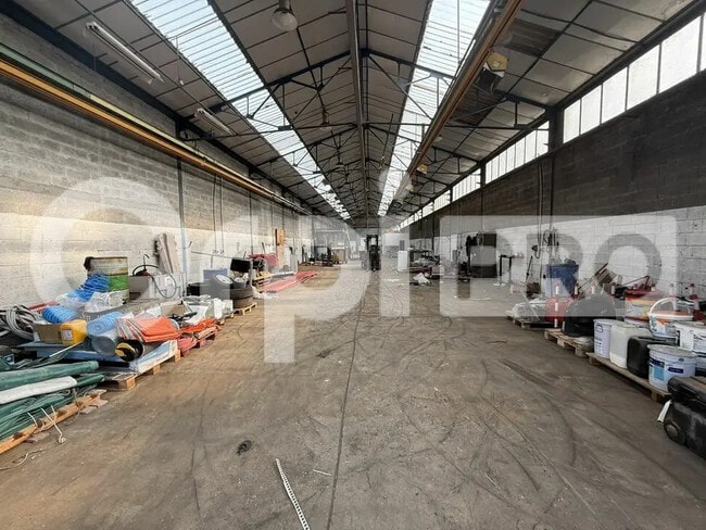 Location Entrepôt 560 m²