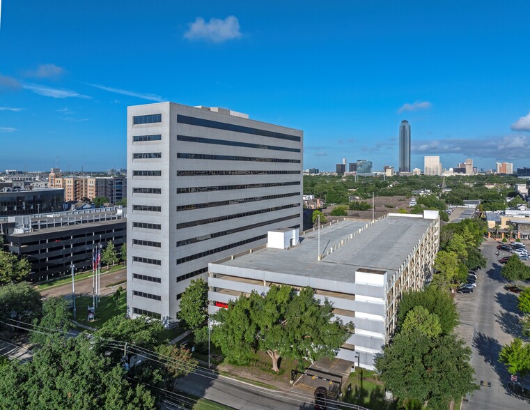 3900 Essex Ln, Houston, TX for sale - Building Photo - Image 2 of 19