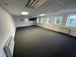 Hollom Down, Salisbury to rent Building Photo- Image 2 of 2