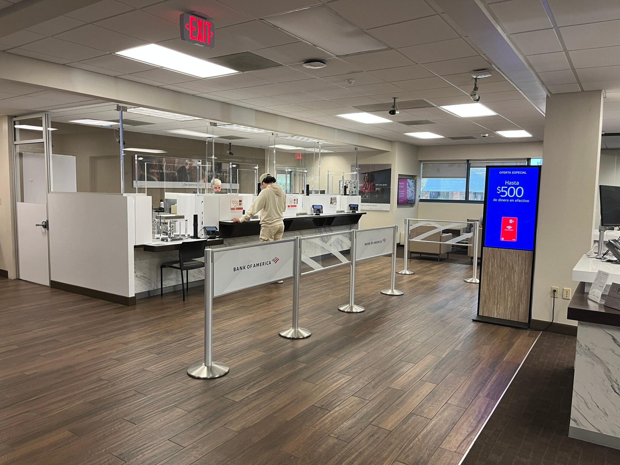 2700 W Dr Martin Luther King Jr Blvd, Tampa, FL to rent Interior Photo- Image 1 of 5