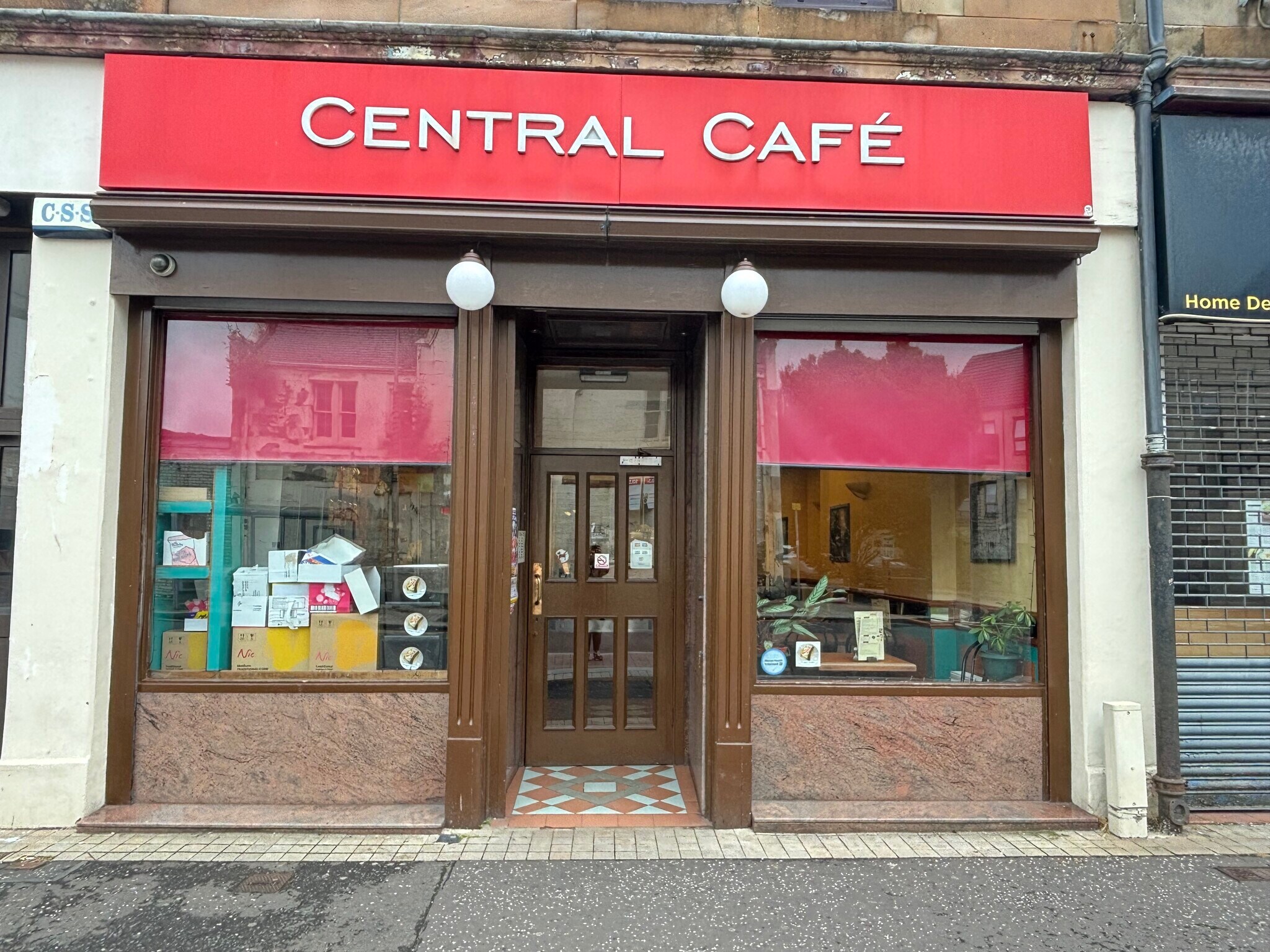 70-78 Cross Arthurlie St, Barrhead to rent Building Photo- Image 1 of 8