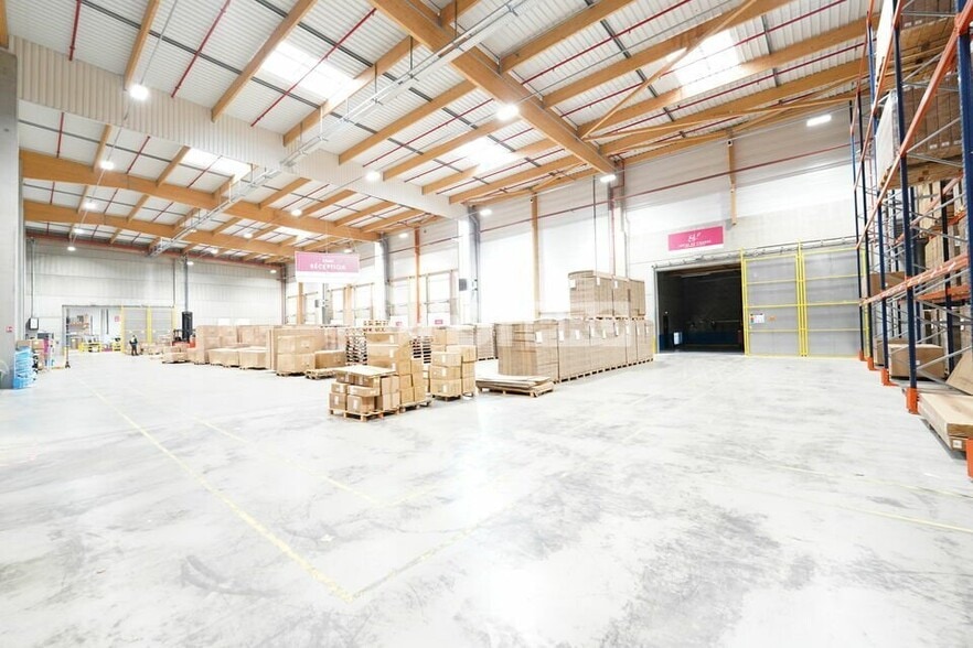 1 Bis Rue Le Chatelier, Vaulx-Milieu to rent - Building Photo - Image 1 of 12