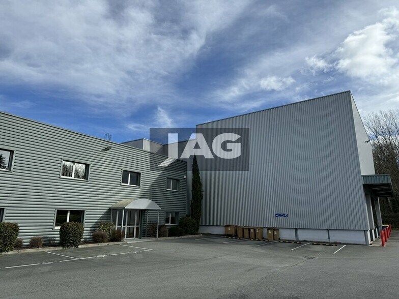 Industrial in Lozanne to rent - Building Photo - Image 2 of 14