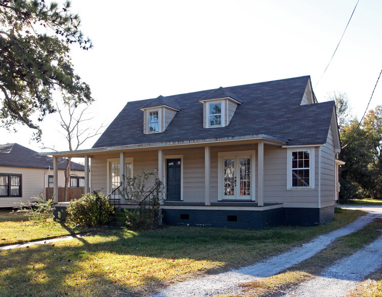 1402 Jackson Ave, Pascagoula, MS for sale - Primary Photo - Image 1 of 1