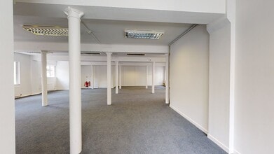 Hills Ln, Shrewsbury to rent Interior Photo- Image 2 of 6