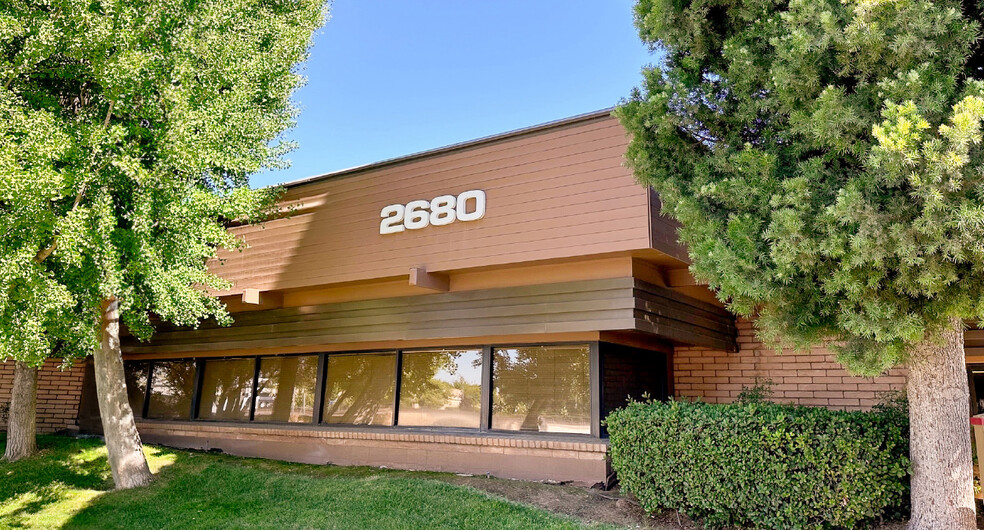 2680 W Shaw Ln, Fresno, CA for sale - Building Photo - Image 1 of 1