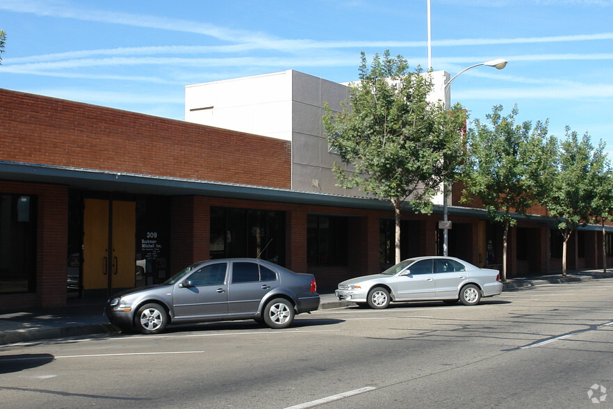 309-317 W Main St, Visalia, CA for rent - Building Photo - Image 2 of 24