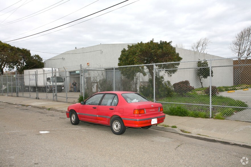 1562-1566 Bancroft Ave, San Francisco, CA for rent - Building Photo - Image 3 of 4