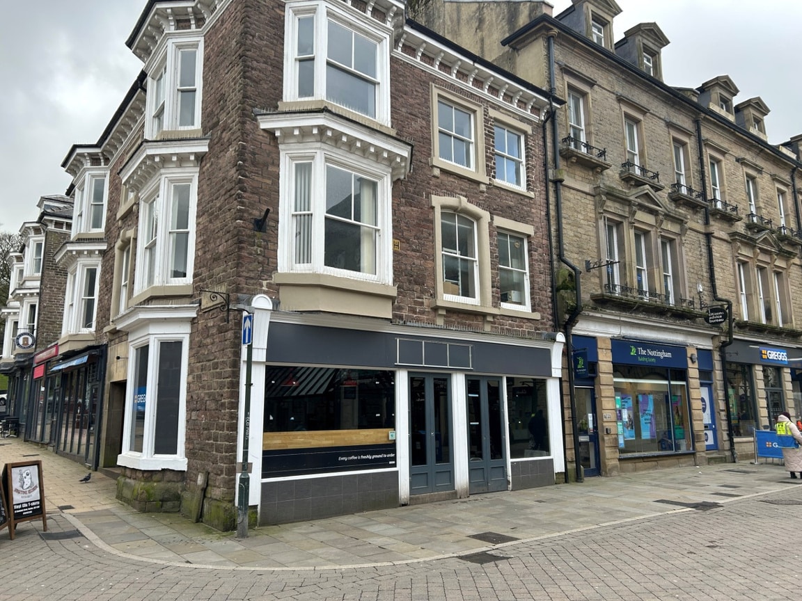 30-32 Spring Gardens, Buxton to rent Primary Photo- Image 1 of 6
