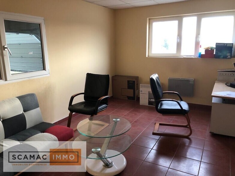 Light Industrial in Marolles-en-Hurepoix to rent - Interior Photo - Image 3 of 4