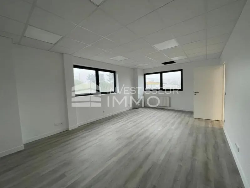 Office in Meaux to rent Interior Photo- Image 1 of 19