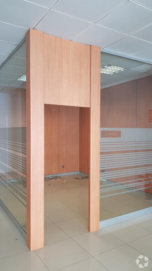 Madrid, MAD 28037 - Unit Puerta L10, Esc. 4 - - Interior Photo - Image 2 of 8