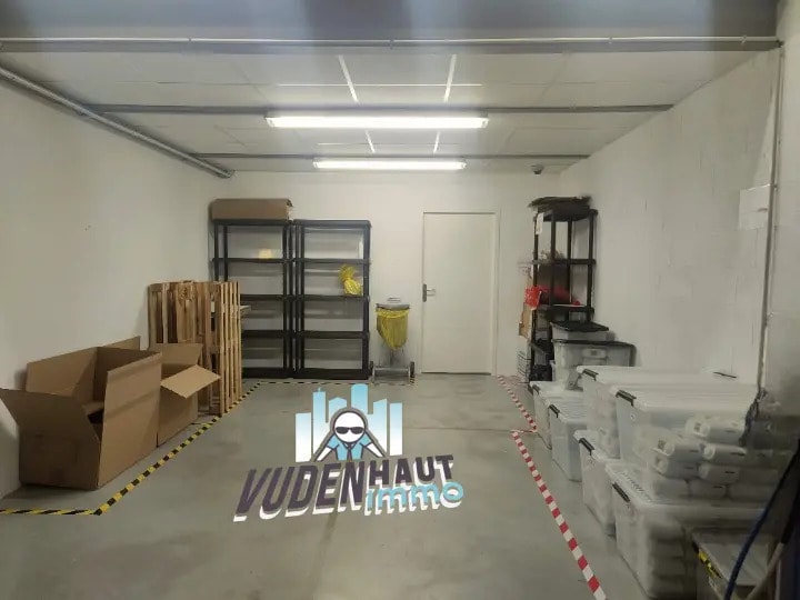 Location Local d'activités 306 m² - Photo 1