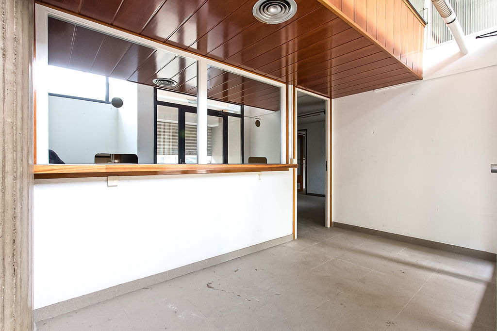 Manresa, BAR 08241 - Unit 01 -  - Interior Photo - Image 1 of 12