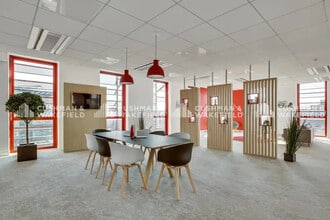 Office in Montigny-le-Bretonneux to rent Interior Photo- Image 2 of 7