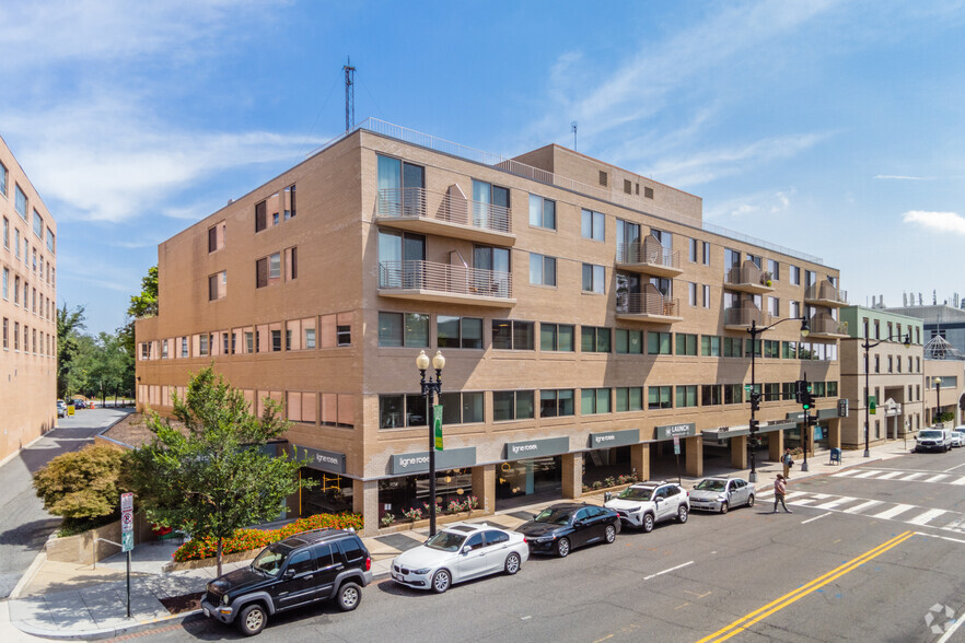 2201 Wisconsin Ave NW, Washington, DC for rent - Building Photo - Image 1 of 5