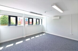 5-8 Cartwright Rd, Stevenage to rent Interior Photo- Image 2 of 2