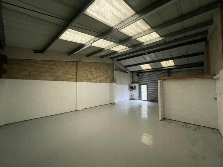 Thame Rd, Haddenham to rent - Building Photo - Image 3 of 6
