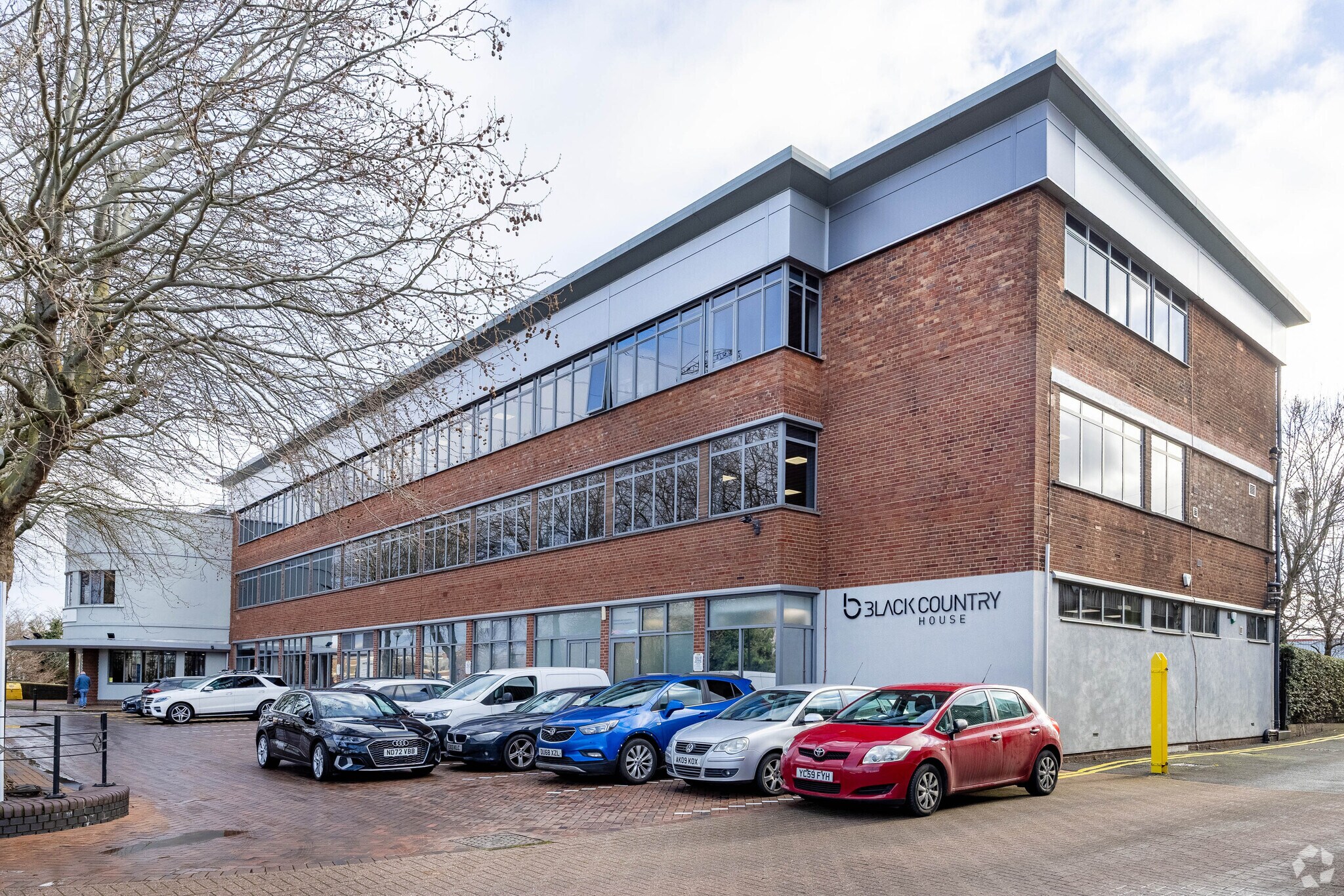 Rounds Green Rd, Oldbury to rent Primary Photo- Image 1 of 6