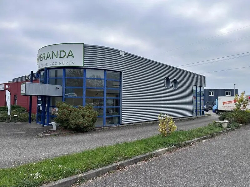 Retail in Thoiry for sale Building Photo- Image 1 of 6