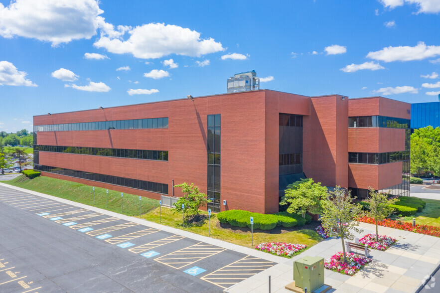 200 Corporate Center Dr, Camp Hill, PA for sale - Primary Photo - Image 1 of 1