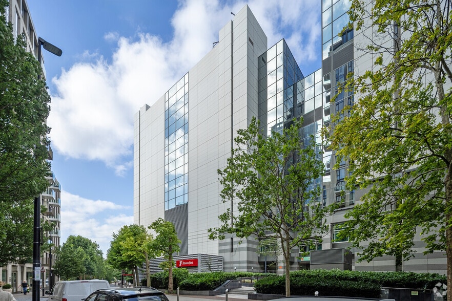 4 Thomas More Sq, London to rent - Building Photo - Image 2 of 22