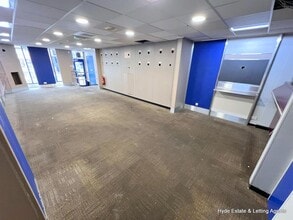 210 Monton Rd, Manchester to rent Interior Photo- Image 2 of 14