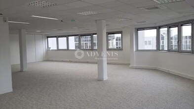 Office in Noisiel to rent Interior Photo- Image 2 of 4