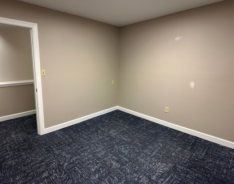 223 E Chatham St, Cary, NC for rent - Interior Photo - Image 3 of 5