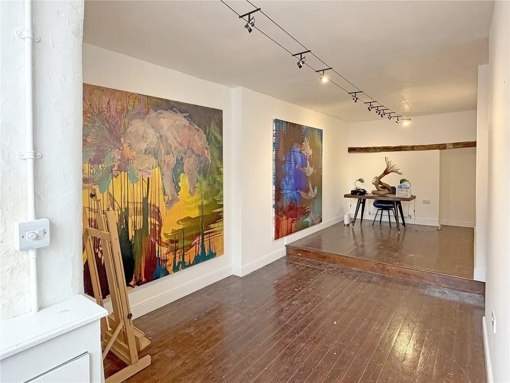 High St, Petworth to rent Interior Photo- Image 1 of 4
